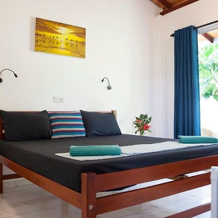 Hotel Alvas House Hikkaduwa Esterno foto
