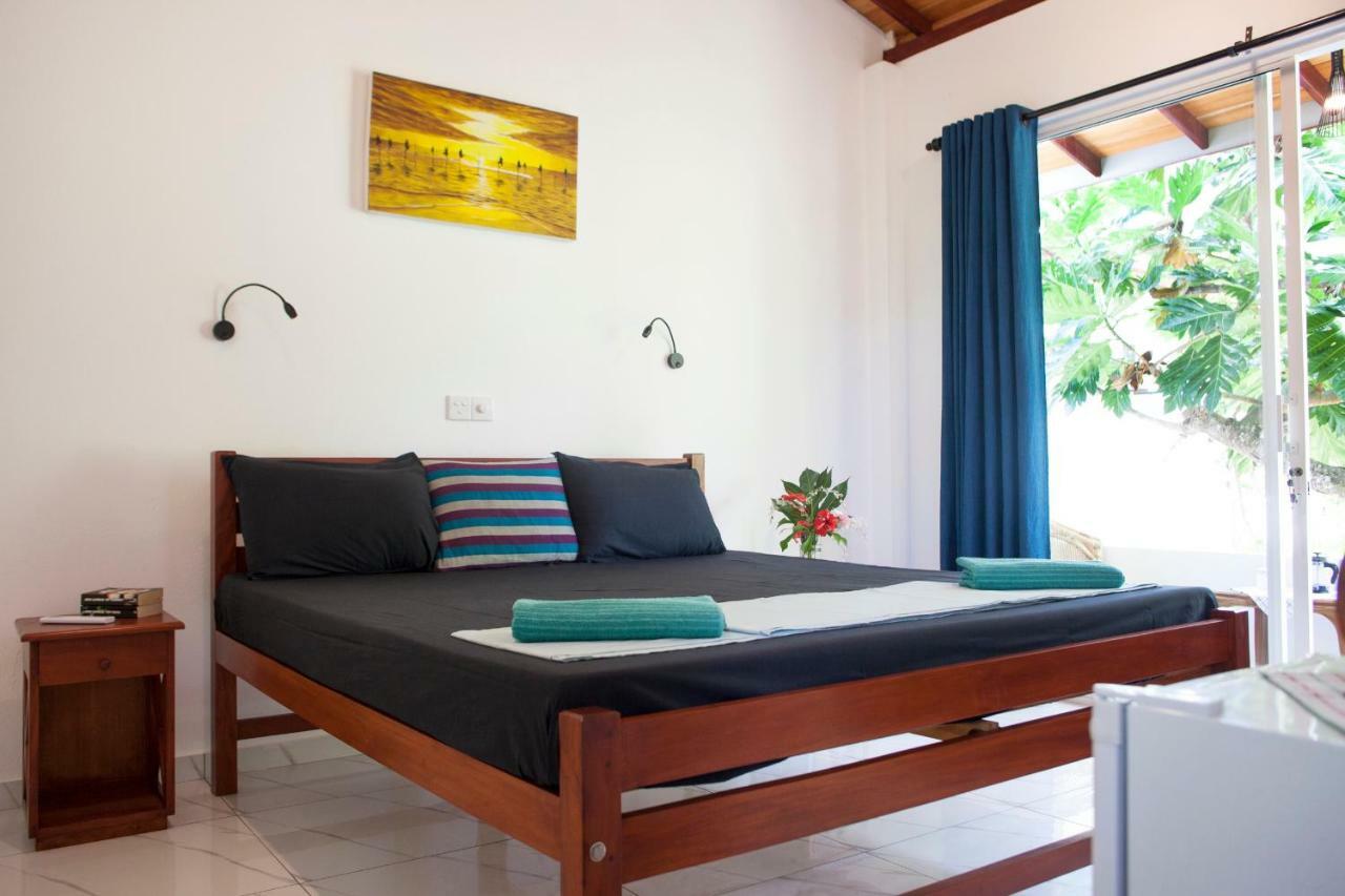 Hotel Alvas House Hikkaduwa Esterno foto
