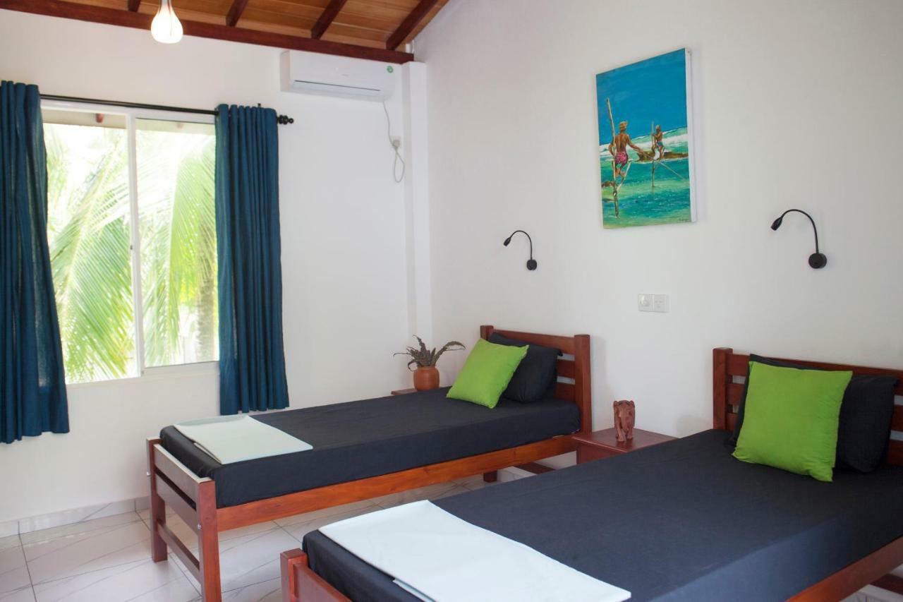 Hotel Alvas House Hikkaduwa Esterno foto